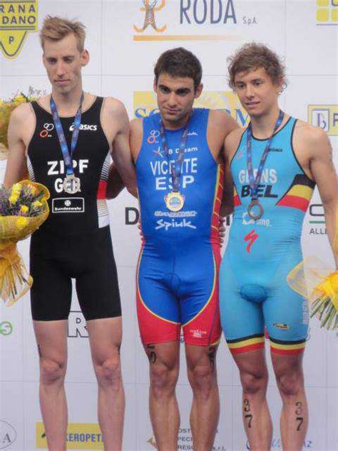 Two years later he won a bronze medal in the mixed team . Jelle Geens sprint naar ETU-podium in Cremona | 3athlon.be