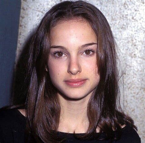 Natalie is most recognized for her roles in black swan, jackie, thor, star wars (prequels), garden state, v for vendetta, the professional, & many more. Young Natalie Portman | Natalie portman young, Natalie ...