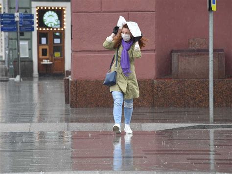 Ранее научный руководитель гидрометцентра россии роман вильфанд в беседе с нсн рассказал о погоде в москве в. Погода в Москве: нам предстоит пережить затяжные дожди при ...