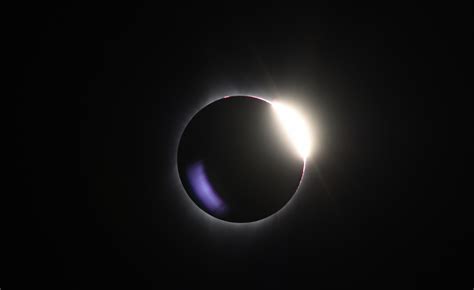 A total solar eclipse occurs when the new moon passes between the sun and the earth, and totally blocks out the sun. Éclipse solaire totale : pourquoi ne pourra-t-on pas l ...