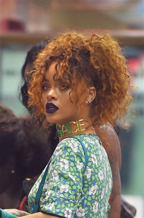 Rihanna went on social media and gave her fans a glimpse of her natural hair while working on the set of her new project. Rihanna's curly hair | Rihanna hairstyles, Rihanna curly ...