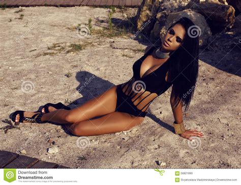 Sensual hair black and gold pack. Sensual Woman With Long Dark Hair In Elegant Black ...