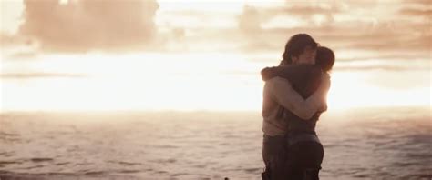 Rogue one—which is set just prior to the events of new hope—ends how episode iv begins, with princess leia in possession of the death star plans stolen by jyn erso and her rebel. Why Run to the TARDIS: Rogue One Original Ending
