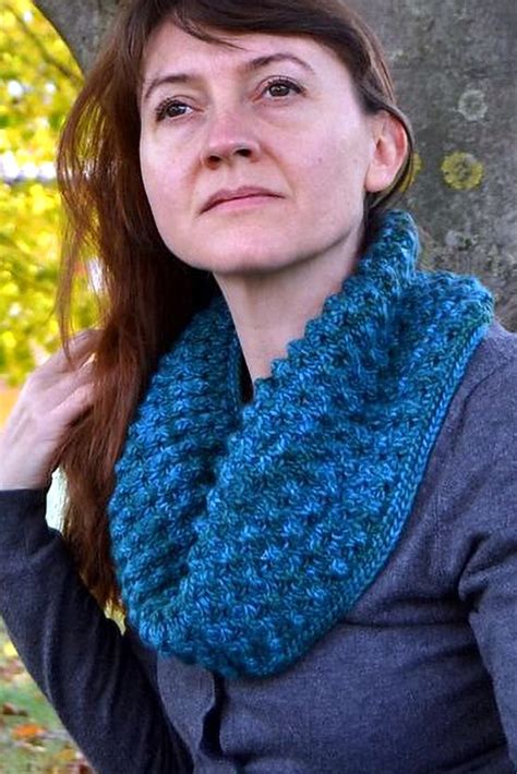 The ombré effect is stunning in the simple lace pattern. Free Knitting Pattern for 5 Row Repeat Marakata Cowl ...