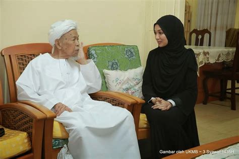 Noor atau neelofa dan suaminya, muhammad haris mohd. 10 Gambar Neelofa Beraya Di Rumah Tok Guru Nik Aziz ...