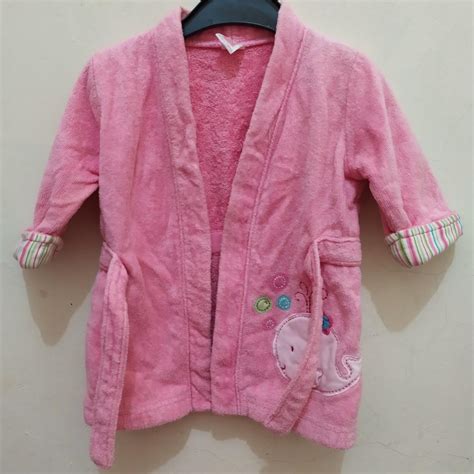 Handuk model kimono hadir dengan warna bahan dasar polos berwarna biru, hijau, pink dan ungu. Model Handuk Kimono : Handuk ini mempunyai kerah putih ...