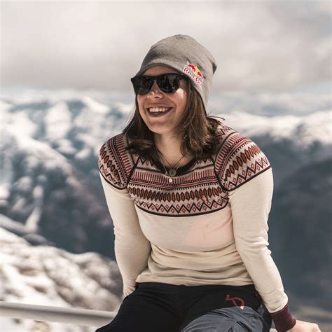 Eva samková (born 28 april 1993) is a czech snowboarder who is the 2014 olympic champion in snowboard cross. Eva Samková | archiv