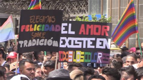 Constitución, códigos, leyes y otros actos legislativos. Bogotá celebra el Día del Orgullo Gay con multitudinaria y ...