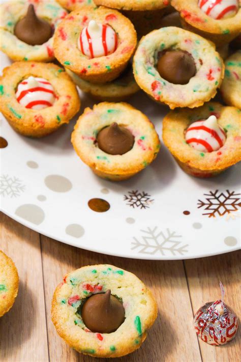 These hershey's kisses shortbread cookies can be made with any type of hershey's kiss, but i prefer hugs because they give you a bit of both worlds. Christmas cookies with red and green sprinkles and Hershey ...