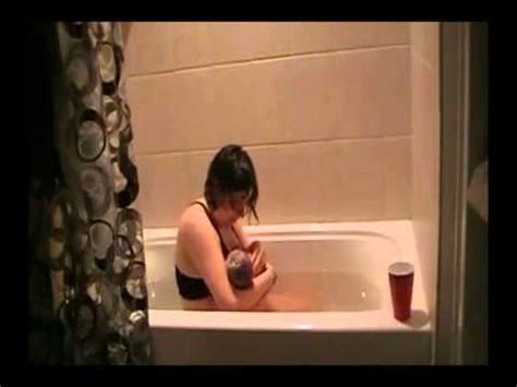 This recently happened to a texas woman who was unaware she was pregnant until she gave birth in a bathtub. Pregnant women gave birth in the bathtub - YouTube