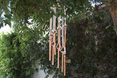 Manufacturers hang pieces of metal, glass and shell from a outdoor wind chimes are specifically designed to make pretty noises in the breeze. Wind Chime Plans - Over 15 Free Plans - CraftyBirds.com