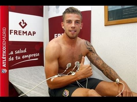 He is almost like a painting, all over his body there are tattoos to be found. Toby Alderweireld: vriendin, vermogen, lengte, tattoo ...