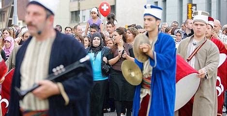 La votation suisse a indiscutablement un aspect discriminatoire, c'est un mauvais signe pour les le terreau politique de cette interdiction de construire des minarets, introduite dans la constitution. Rencontre avec Sébastien Chazaud : De l'islam et des ...