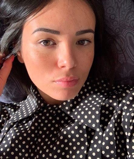 Shop the exact or find similar products identified on spotern. Agathe Auproux superbe: elle pose en combinaison fleurie ...