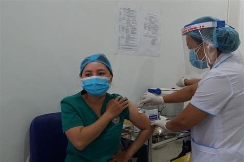 Trường hợp tử vong liên quan đến tiêm vaccine của astrazeneca này là do huyết khối với hội chứng giảm tiểu. 9 người ở Gia Lai bị phản ứng phụ sau tiêm vaccine Covid ...