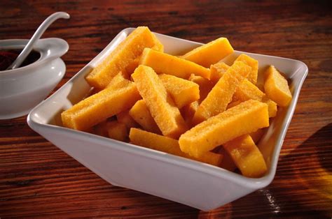 Polenta eignet sich für vielerlei. Receita de Polenta Frita Crocante - Pilotando Fogão