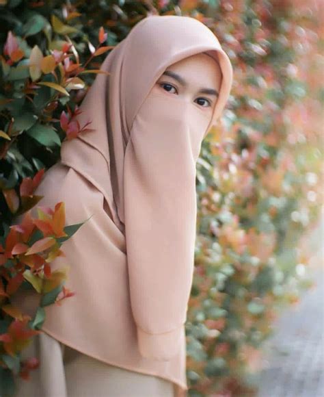 Kartun sampai hari ini digunakan terutama untuk menyampaikan komentar dan opini editorial di surat kabar serta untuk komedi sosial dan kecerdasan visual di majalah. Terbaru 60+ Foto Muslimah Cantik Bercadar, Gambar Kartun