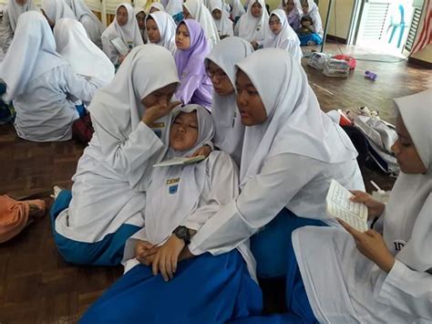 Selebihnyabayu menghabiskan waktunya di rumah. 14 GAMBAR PELAJAR SMK BANDAR BARU BANGI DI SERANG HISTERIA ...