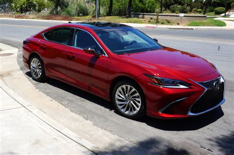 The highly contented es 350 with the ultra luxury package and the es 350 f sport. 2019 Lexus ES 350 Ultra Lux - Smooth and Silent Elegance - Ken Shaw Lexus