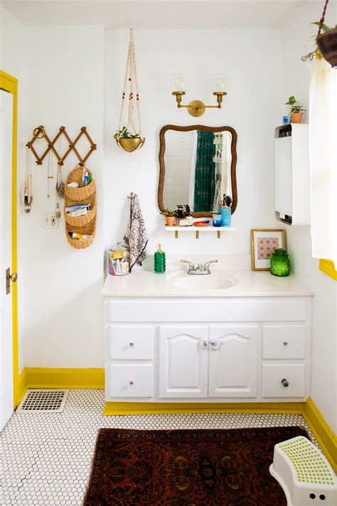 Small spaces can make a bold statement too. 50 Best Small Bathroom Decorating Ideas - Tiny Bathroom ...