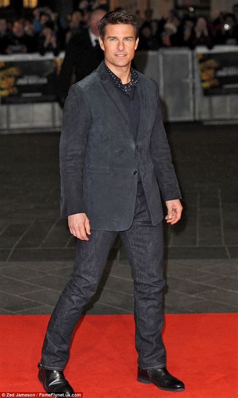 The actor, producer, triple divorcee and father of three should look a bit like tom. DURING THE RED CARPET WALKABOUT I MUST ADMIT CRUISE LOOKED ...