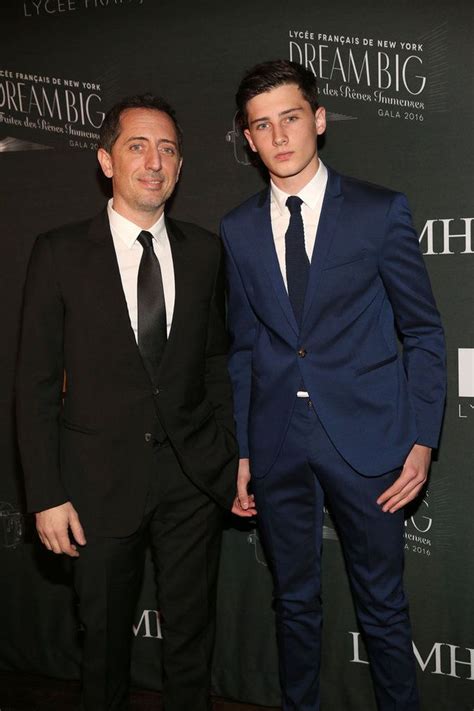 Categoria sem categoria em nov 10, 2020. Gad Elmaleh et HELLO son fils | Elmaleh, Gad elmaleh, Noé ...