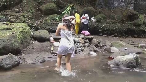 Lengkap dengan foto gadis cantik memakai kemben. Download model bugil di sungai.3gp .mp4 .mp3 .flv .webm ...