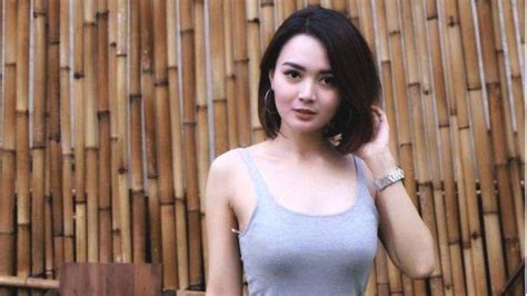 2,452 likes · 80 talking about this. Siapa Sebenarnya Wika Salim? Ukuran Tubuh Sebenarnya ...