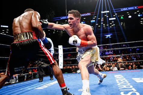 El argentino había comenzado bien la pelea y venía siendo amplio dominador. Photos: Erislandy Lara, Brian Castano Battle To a Split ...