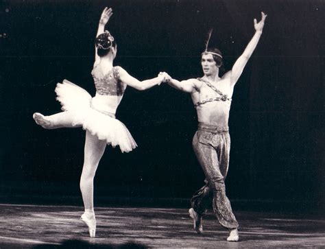 She was often partnered with rudolph nureyev, and is notable as the person audrey hepburn wanted to. Pin de A l i en ♡ Rudolf Nureyev (con imágenes) | Ballet ...