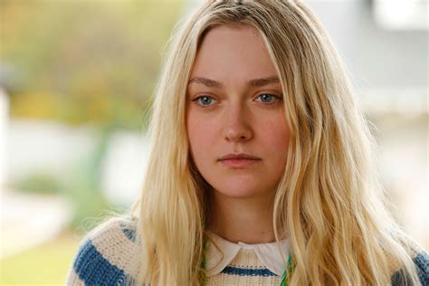 She played tom cruise's daughter in the. Ela não é + uma menina: como Dakota Fanning cresceu no ...