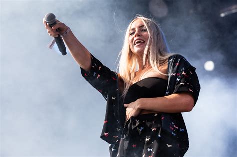 Shy martin — bad in common 02:59. Shy Martin @ Stavernfestivalen 2018 - disharmoni