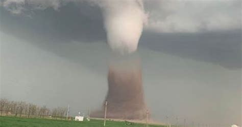 The tornado narrowly missed a village but 10 buildings lost. Tornadă devastatoare în România. O tornadă uriașă a ...