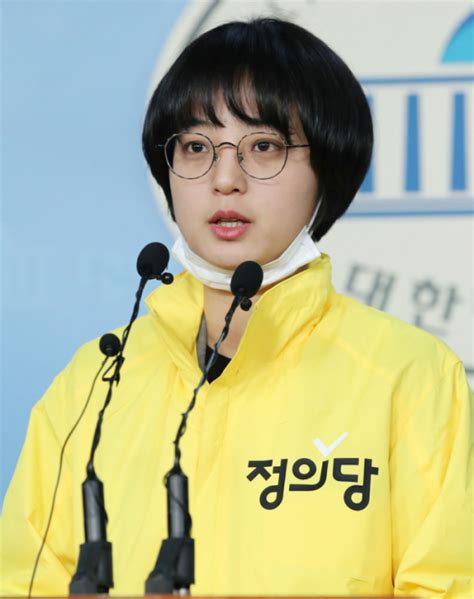 예산안 시정연설을 위해 국회를 찾은. '정의당 비례대표 1번' 류호정, 최연소 국회 입성…"모든 걸 ...