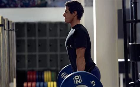 If you cannot lift your chosen weight with proper form, it is too heavy, and you should use a lighter weight. Should Golfers Lift Weights - Find Out Why Strength ...