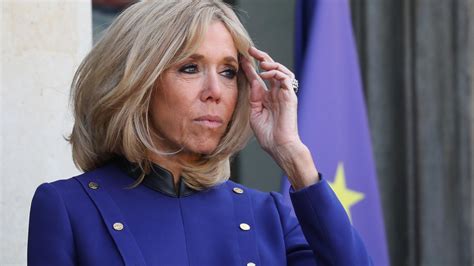 Brigitte trogneux), ранее — озьер (фр. Brigitte Macron va enseigner le français à de jeunes ...