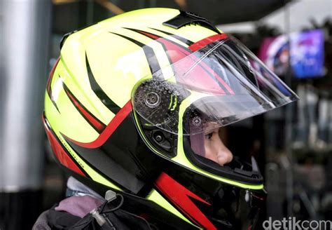 Bentuknya unik dan pastinya menarik untuk dimiliki. Waspadai Benang Layangan, Pemotor Disarankan Pakai Helm ...