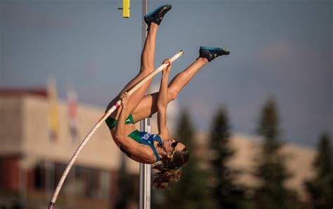 Pole jumping competitions were known to the ancient greeks, cretans and celts. Fabiana Murer falha e é eliminada no salto com vara