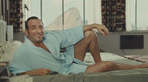 Le caire, nid d'espions (2006) et oss 117: Le peignoir de Jean Dujardin dans OSS 117 Rio ne répond ...