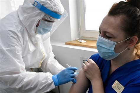 В стране началась масштабная вакцинация от коронавируса. Массовую вакцинацию от коронавируса COVID-19 в России ...