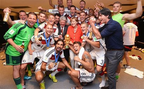 Técnico do bayern não exclui suceder a joachim low na seleção alemã. Com a chanceler da Alemanha Angela Merkel, jogadores posam ...