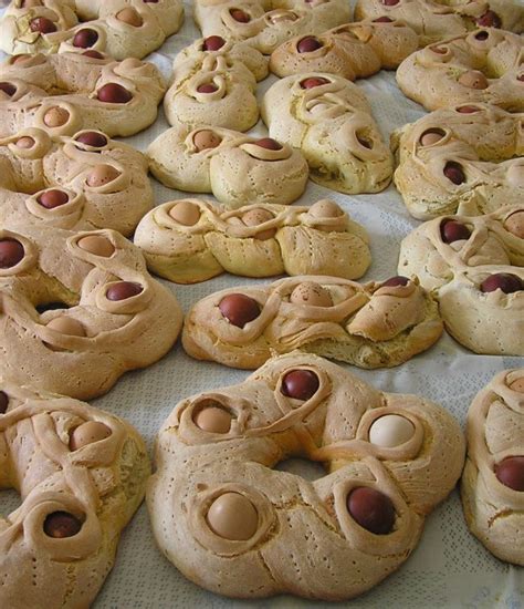 Depending on which region of italy you live in, easter bread can take different shapes and different names. Sicilian Easter bread #easterinsicily | Sicilia, Pasqua, Pane