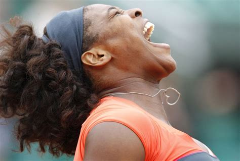 Ihr erster sieg in wimbledon war souverän, der auftritt dafür umso spektakulärer: Serena Williams: Trendy und treffsicher, Muskeln wie Stahl ...