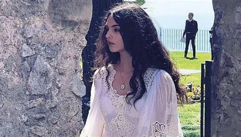 She received her bachelor of science in. Fiica Monicăi Bellucci a devenit model la doar 14 ani! Ce mult îi seamănă mamei celebre - ea.md