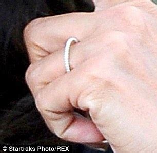 Vorrel's wedding ring is a quest item needed for vorrel's revenge. Eva Longoria steps out wearing diamond ring | Daily Mail ...