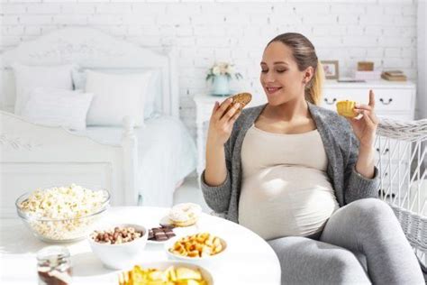 Beberapa wanita yang sudah memiliki jerawat biasanya akan semakin memburuk selama kehamilan. Ini Dia 7 Cara Mengatasi Morning Sickness di Awal-Awal ...