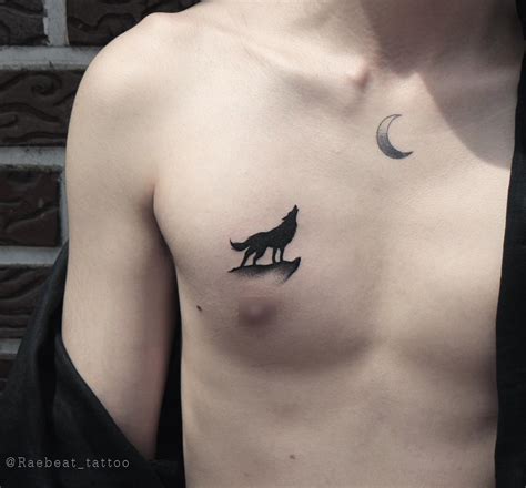 A howling wolf always looks majestic and fearless. Small howling wolf tattoo - Tattoogrid.net