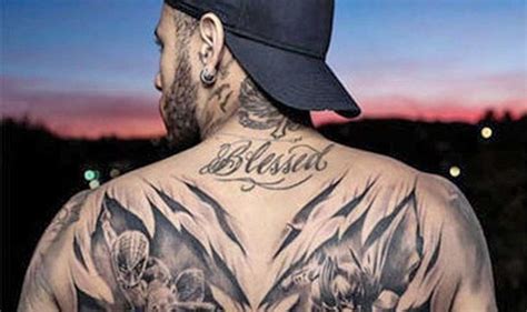 On his right shoulder and arm you will find the huge jesus christ tattoo. PSG Star, Neymar Gets Spider-Man And Batman Tattoos ...