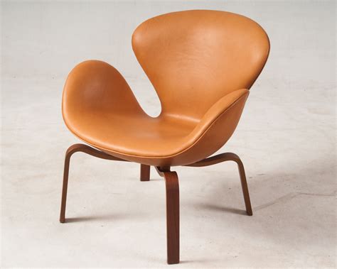 Check spelling or type a new query. Arne Jacobsen, Lounge Sessel, Modell 4325 'Der Schwan ...