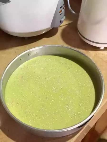 Kalau kuali melekat, ambil kuning telur sahaja dan masak dalam kuali tersebut sehingga masak. Cara untuk membuat Kuih Bakar Pandan untuk sebagai menu ...